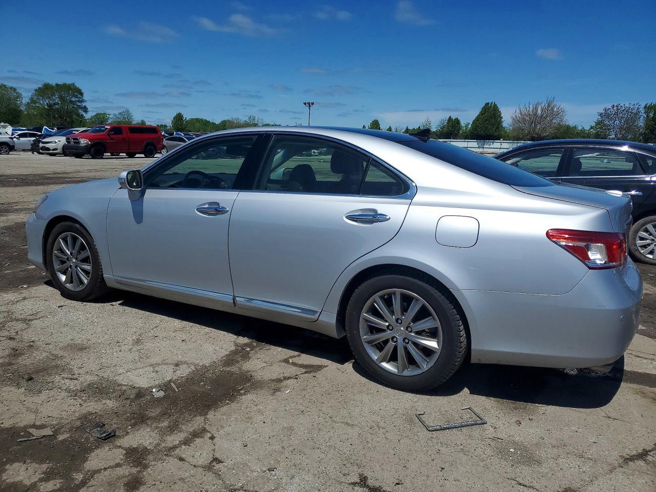 2011 LEXUS ES 350 — Фото 2 из 12
