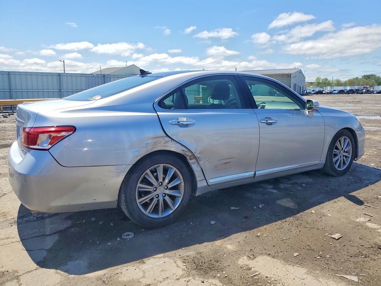 2011 LEXUS ES 350 — Фото 3 из 12