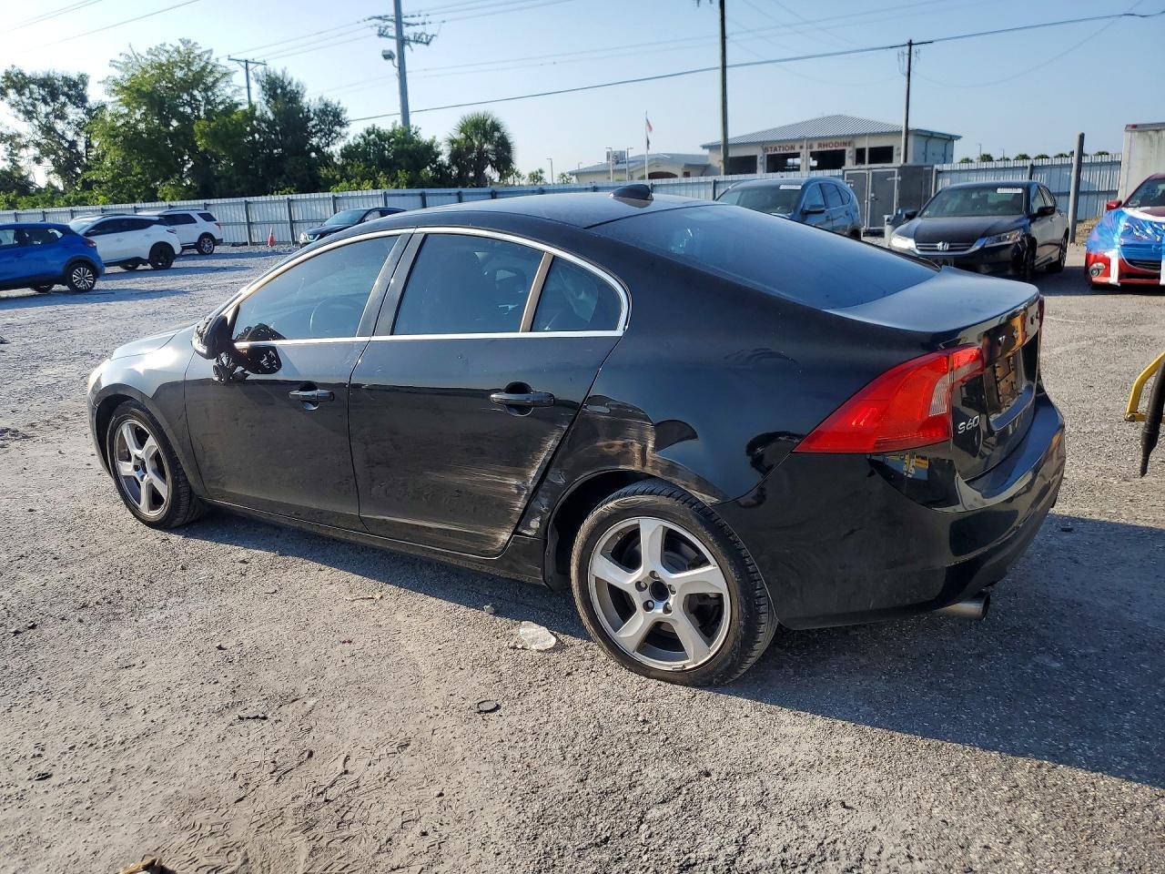 2013 VOLVO S60 T5 — Фото 2 из 12