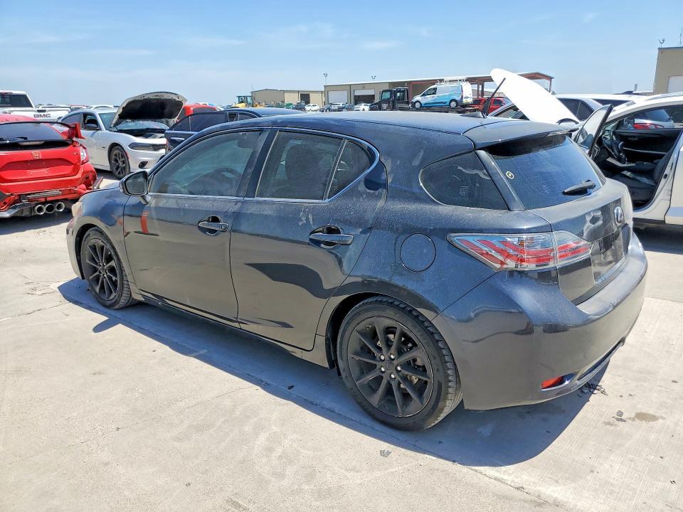 2011 LEXUS CT 200 — Фото 2 из 12