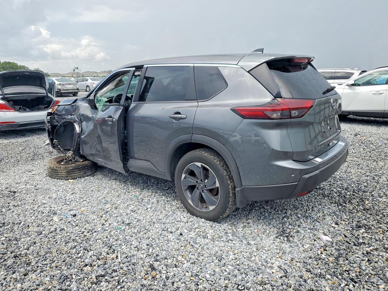 2025 NISSAN ROGUE SV — Фото 2 из 13