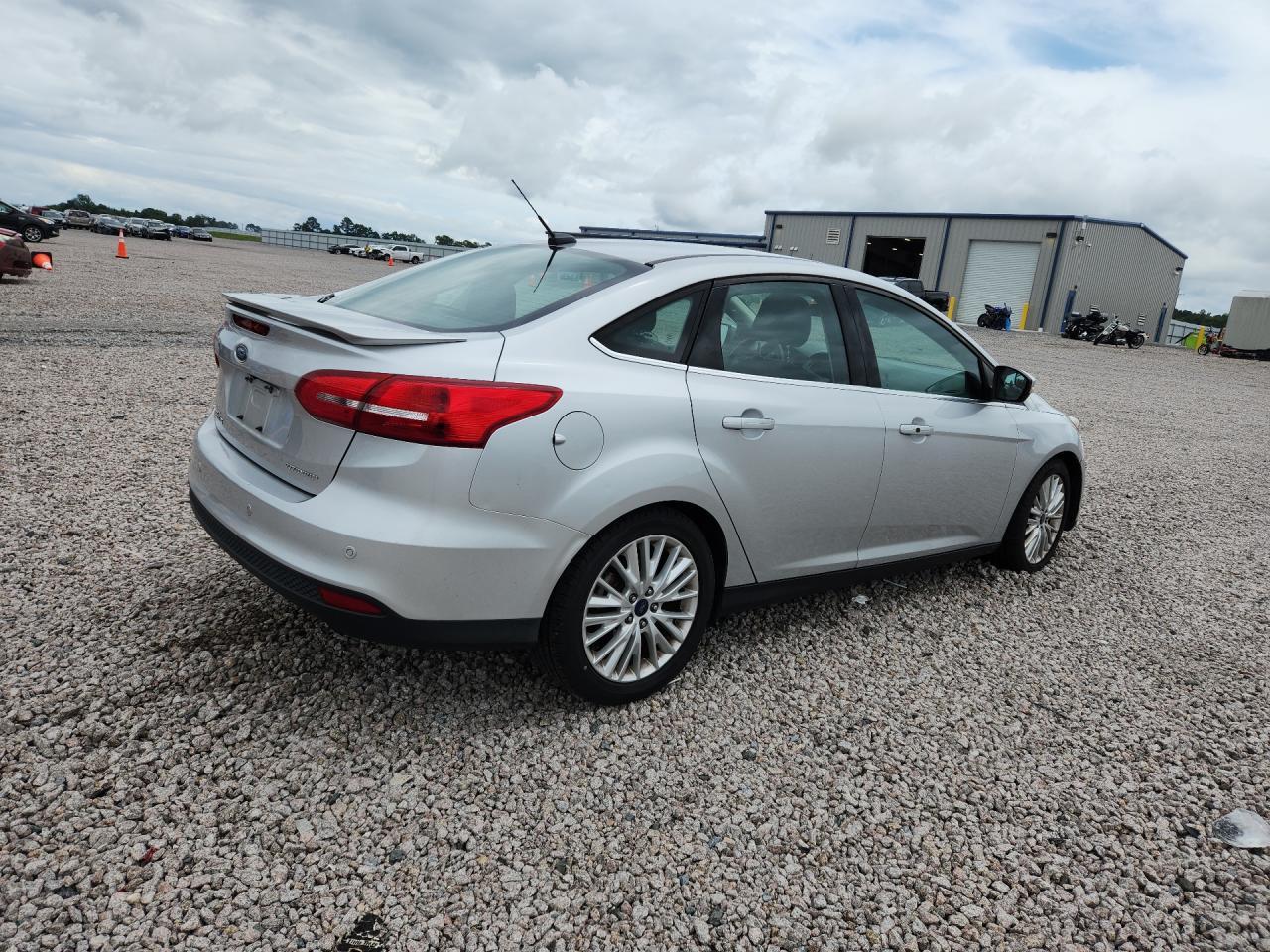 1FADP3J20HL229115 2017 FORD FOCUS photo no. 3