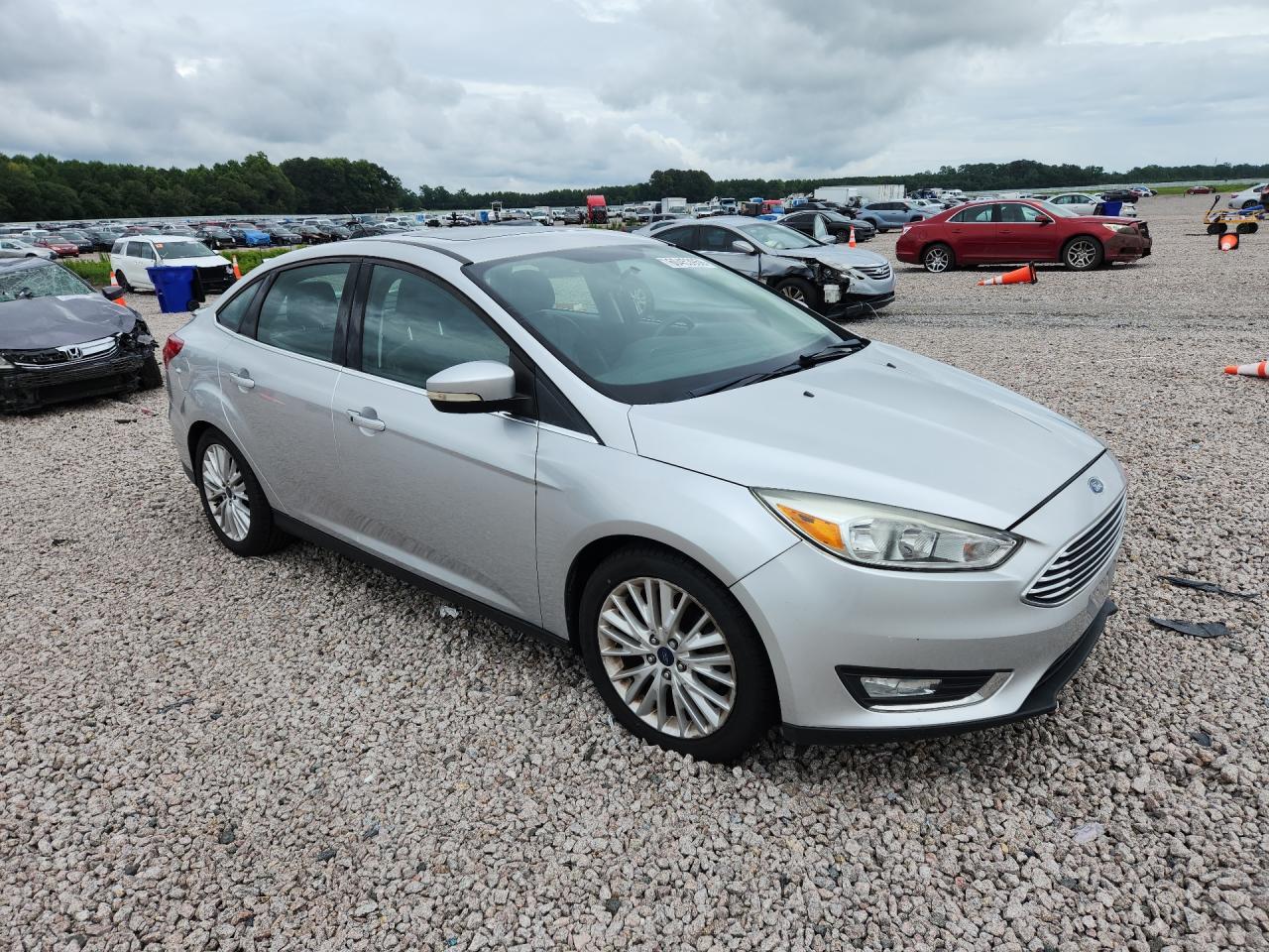 1FADP3J20HL229115 2017 FORD FOCUS photo no. 4