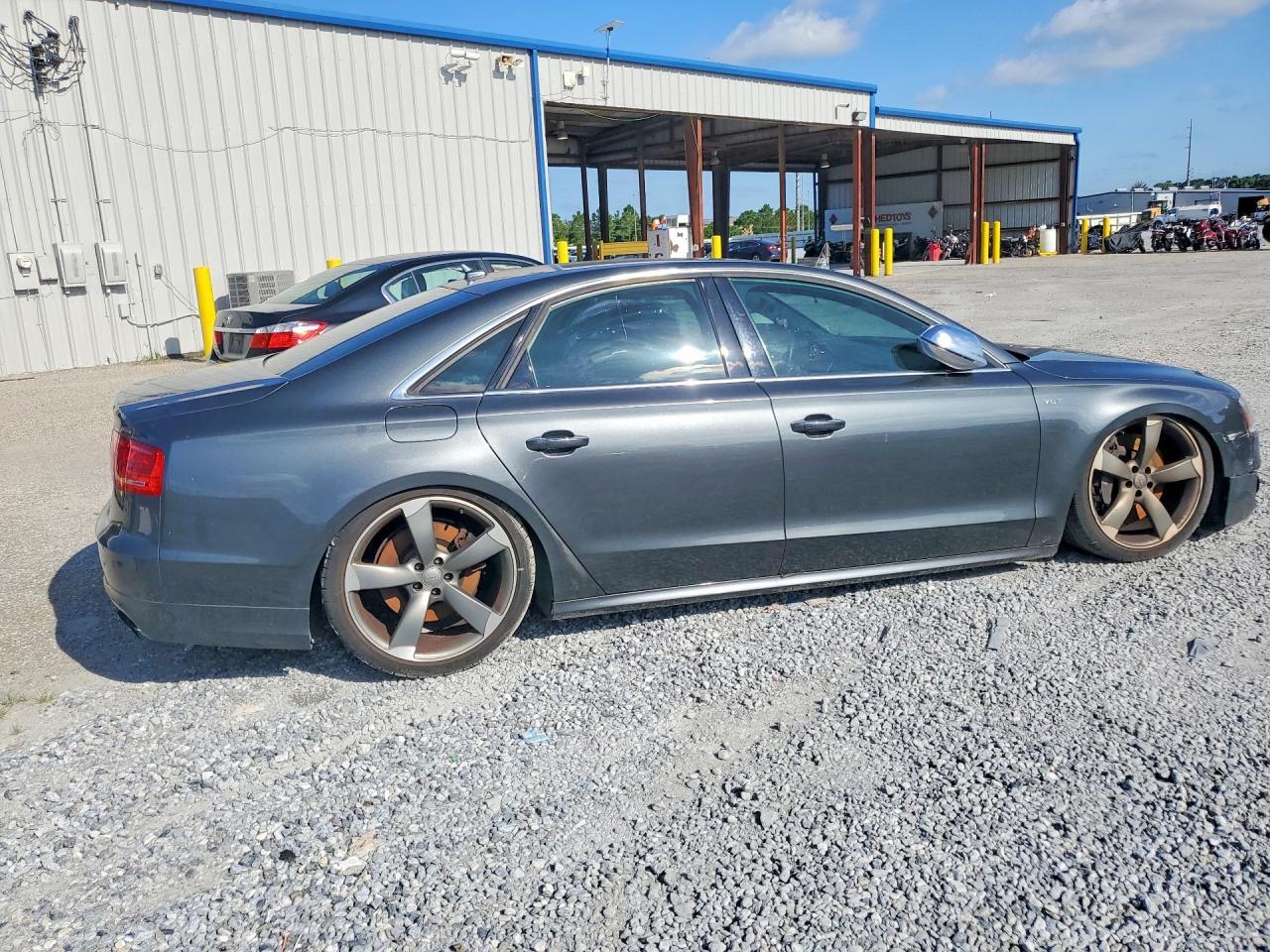 2014 AUDI S8 QUATTRO — Фото 3 из 12