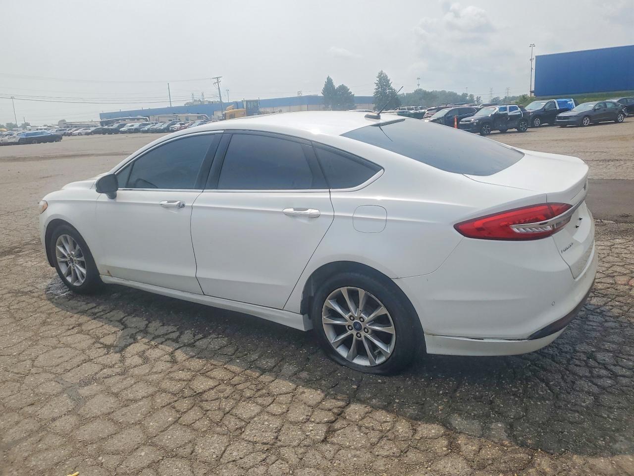 2017 FORD FUSION SE — Фото 2 из 12