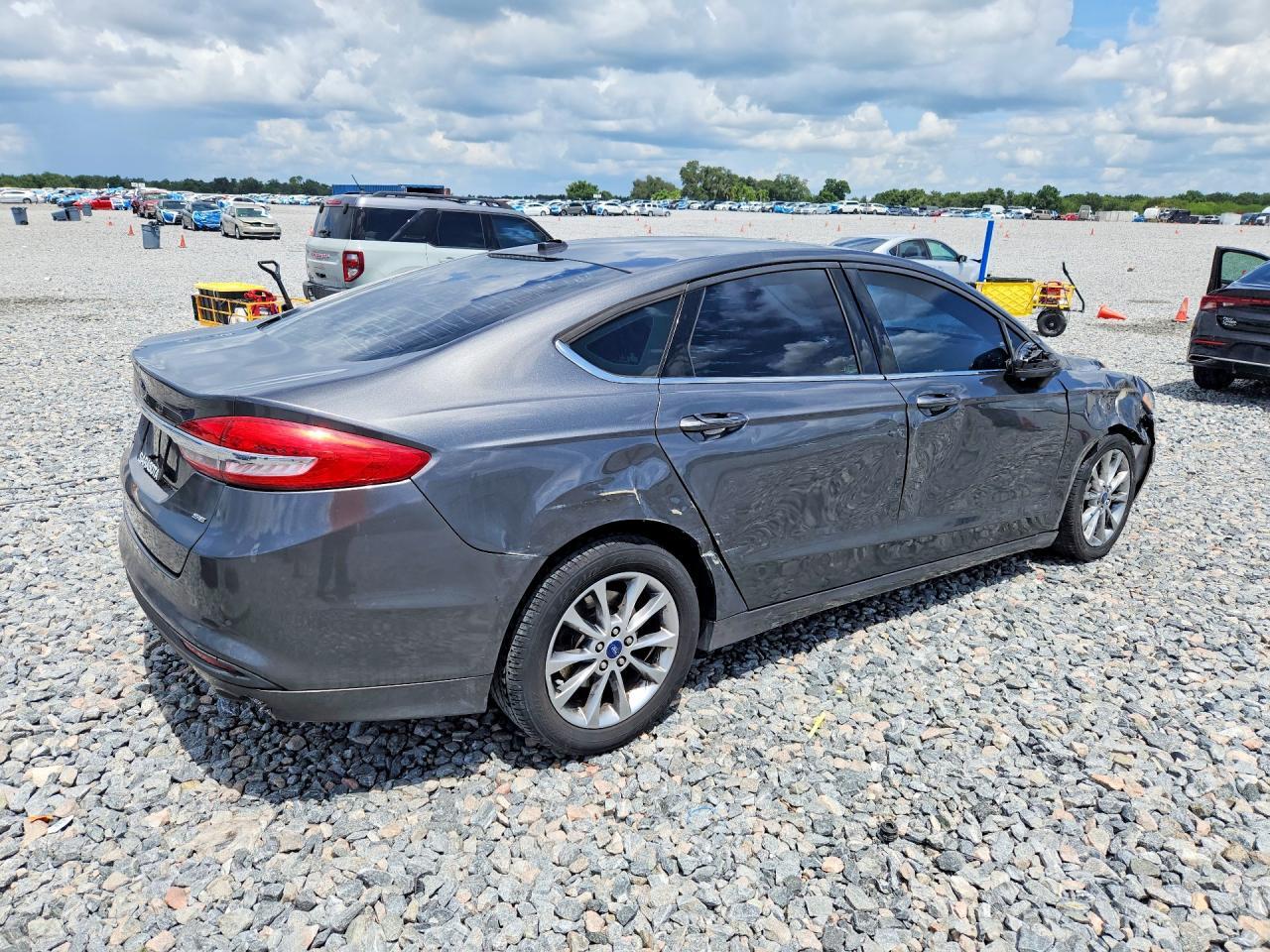 2017 FORD FUSION SE — Фото 3 из 13