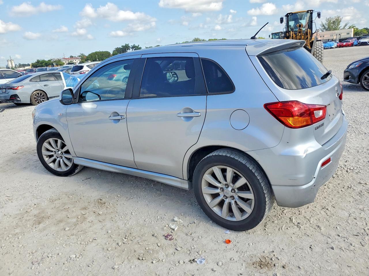 2011 MITSUBISHI OUTLANDER SPORT SE — Фото 2 из 12