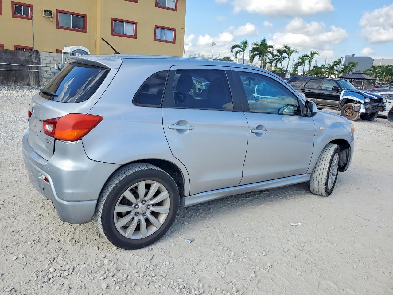 2011 MITSUBISHI OUTLANDER SPORT SE — Фото 3 из 12