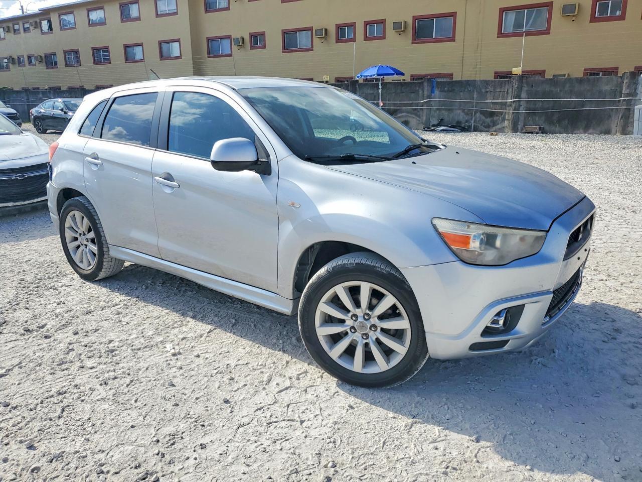 2011 MITSUBISHI OUTLANDER SPORT SE — Фото 4 из 12