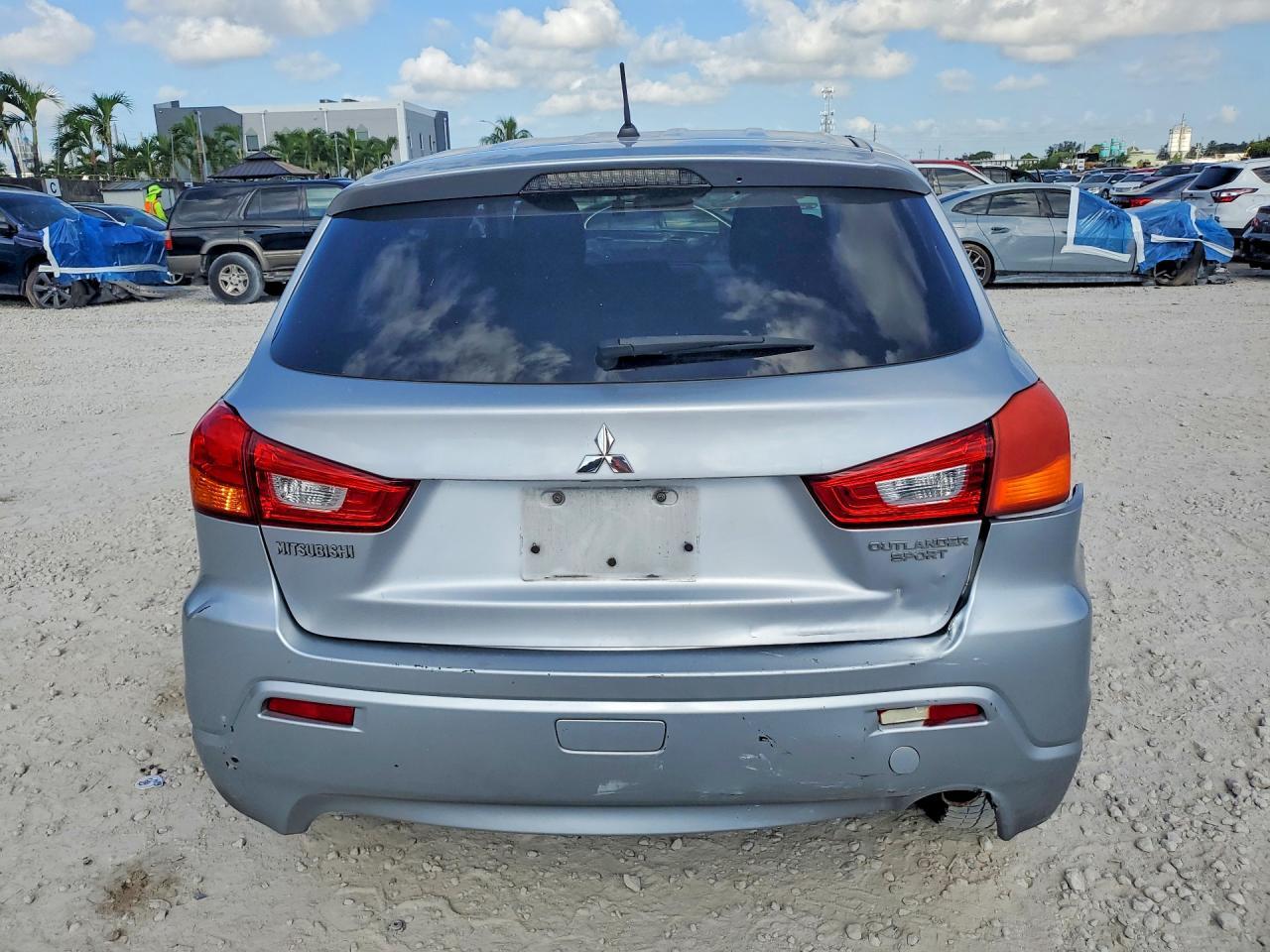 2011 MITSUBISHI OUTLANDER SPORT SE — Фото 6 из 12