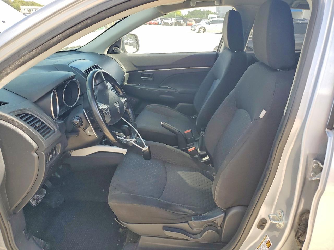 2011 MITSUBISHI OUTLANDER SPORT SE — Фото 7 из 12