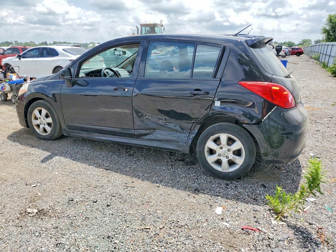 2011 NISSAN VERSA 1.8 S — Фото 2 из 12