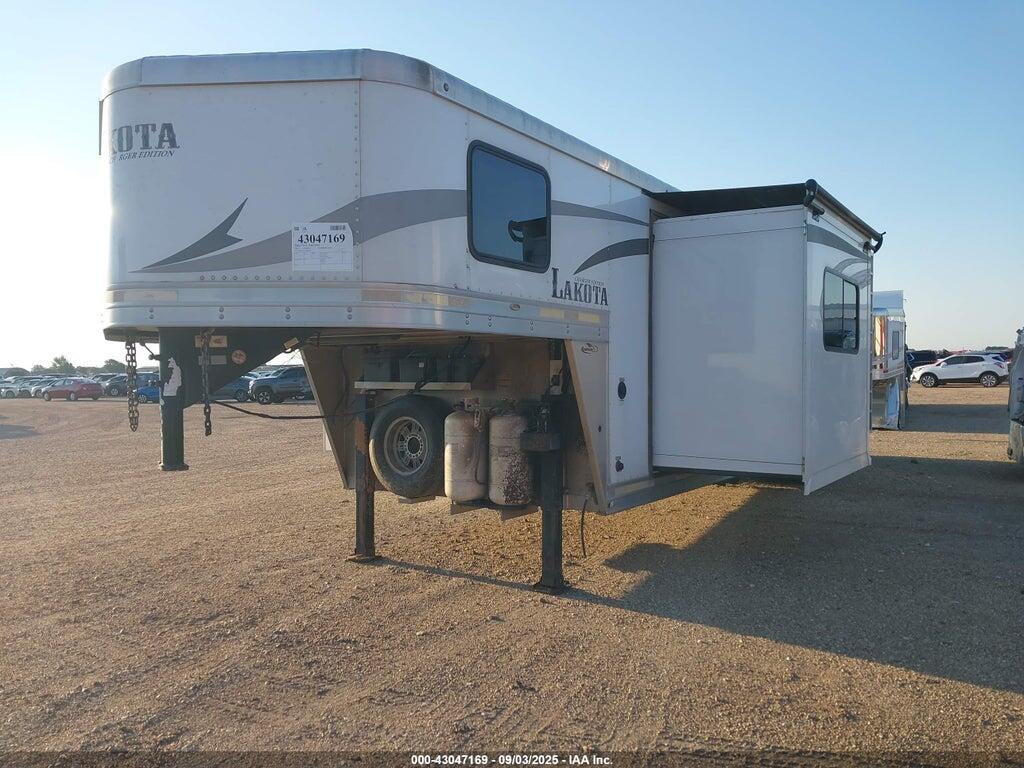58JGX4H27G1000528 2016 LAKOTA CHARGER C8411 photo no. 2