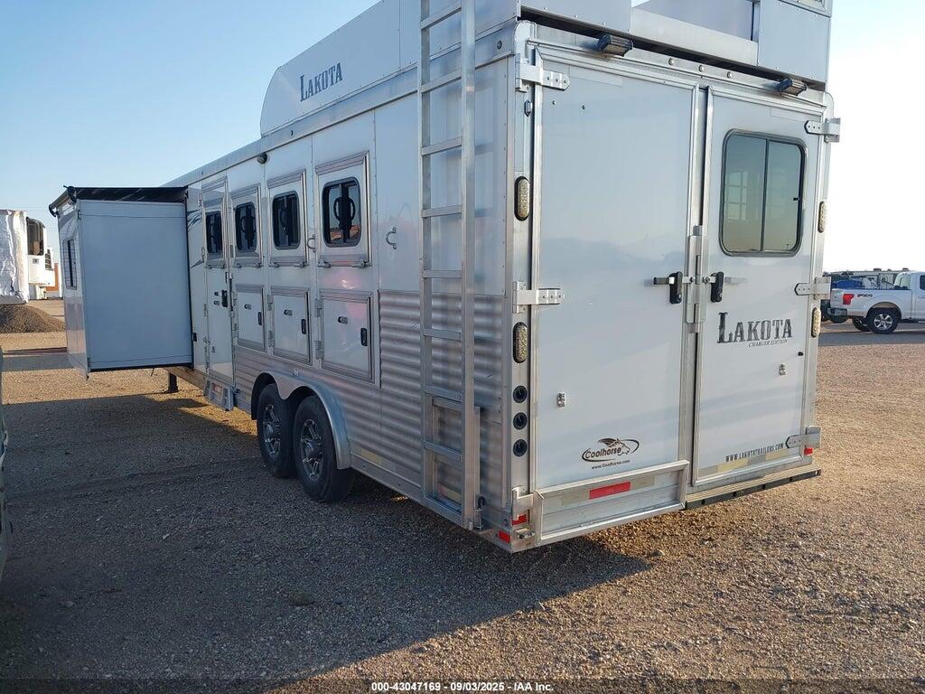 58JGX4H27G1000528 2016 LAKOTA CHARGER C8411 photo no. 3