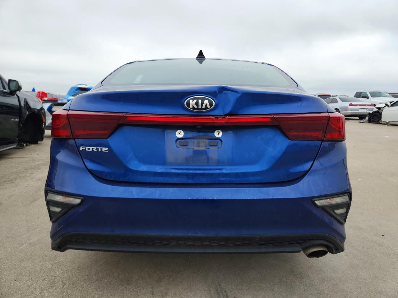 2021 KIA FORTE LXS — Фото 6 из 12