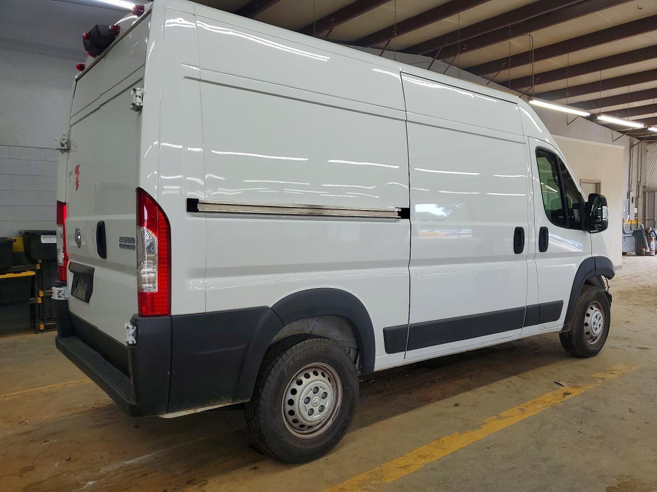 2025 RAM PROMASTER 2500 DELIVERY VAN — Фото 3 из 13