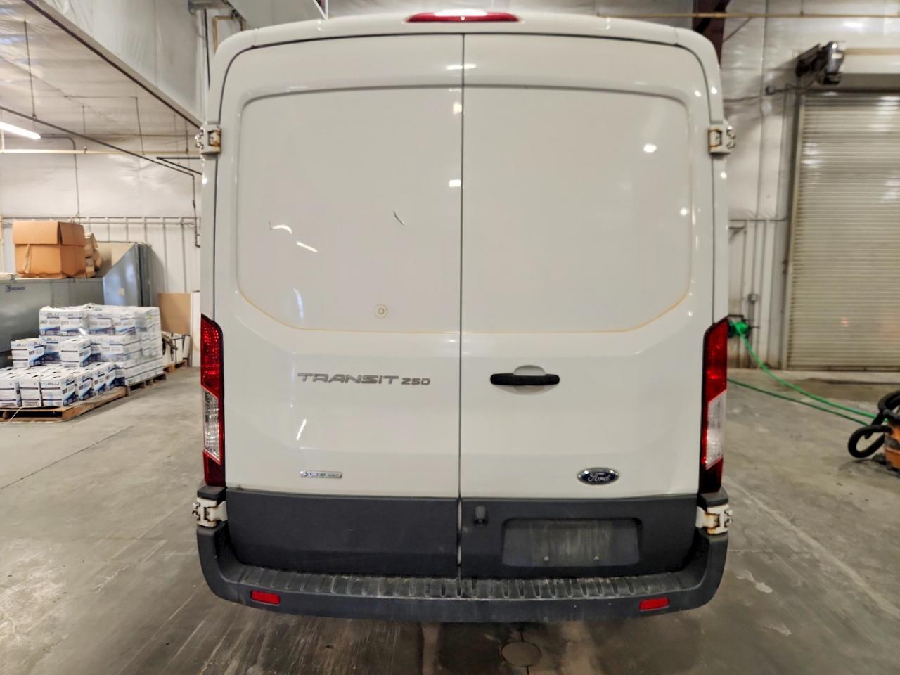 2017 FORD TRANSIT 250 DELIVERY VAN — Фото 6 из 13