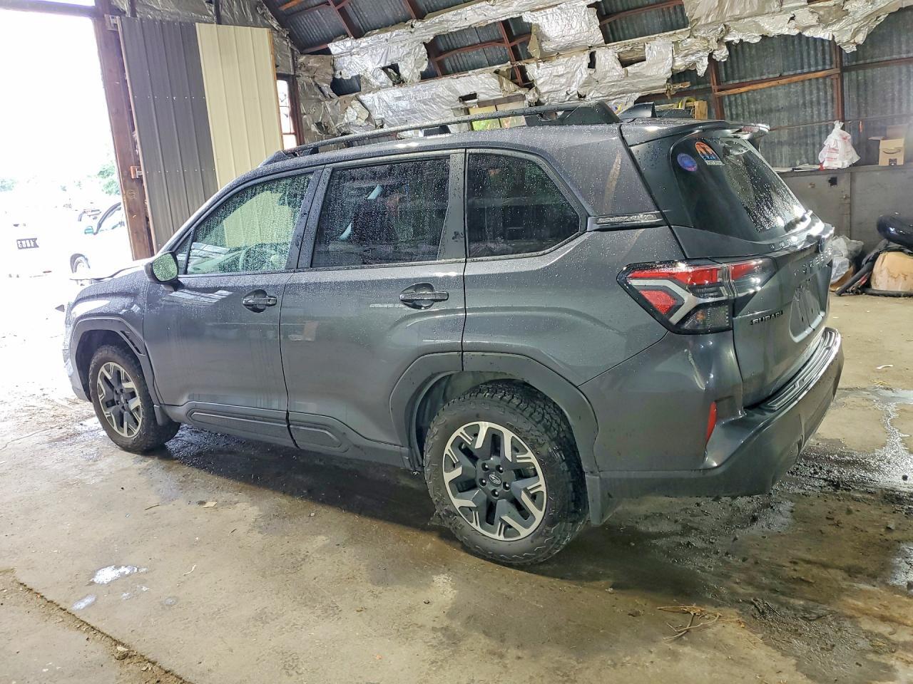 2025 SUBARU FORESTER PREMIUM — Фото 2 из 12