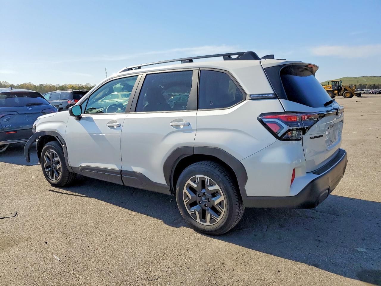2025 SUBARU FORESTER PREMIUM — Фото 2 из 13