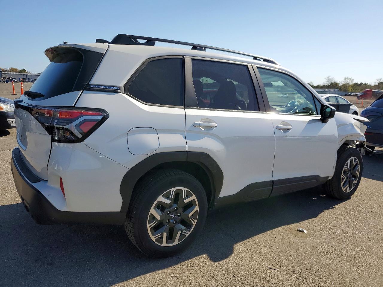 2025 SUBARU FORESTER PREMIUM — Фото 3 из 13