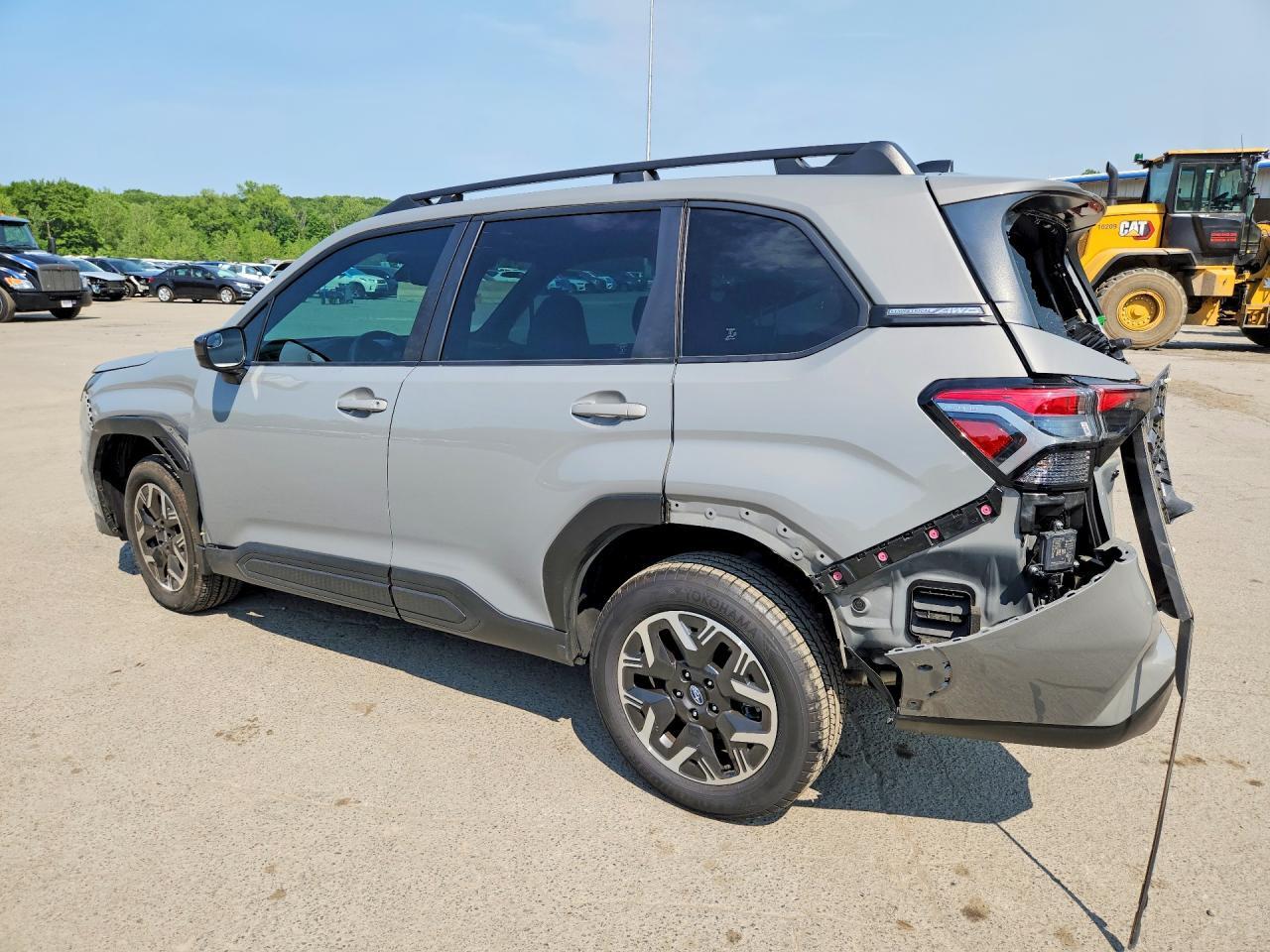 2025 SUBARU FORESTER PREMIUM — Фото 2 из 13