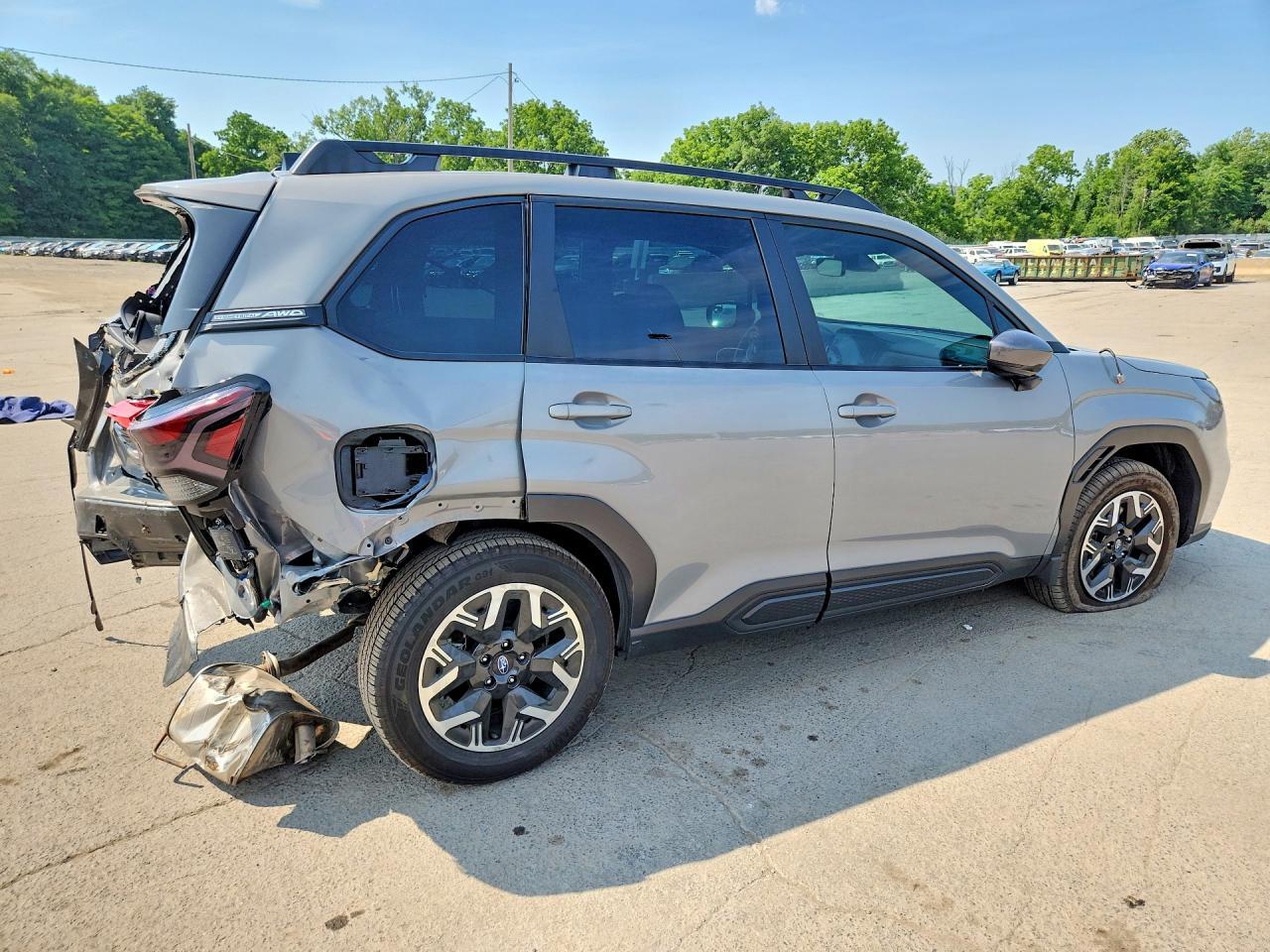 2025 SUBARU FORESTER PREMIUM — Фото 3 из 13
