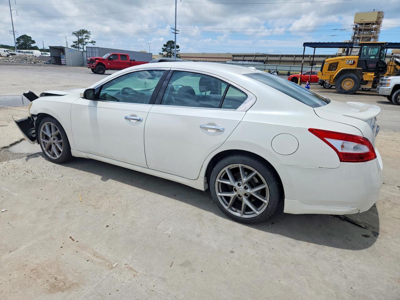 2011 NISSAN MAXIMA 3.5 S — Фото 2 из 12