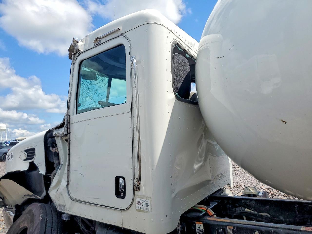 2011 PETERBILT 337 PROPANE DELIVERY TRUCK — Фото 10 из 13