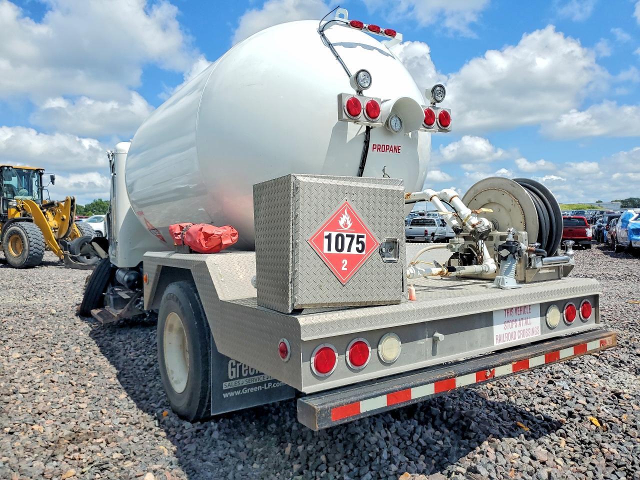 2011 PETERBILT 337 PROPANE DELIVERY TRUCK — Фото 2 из 13