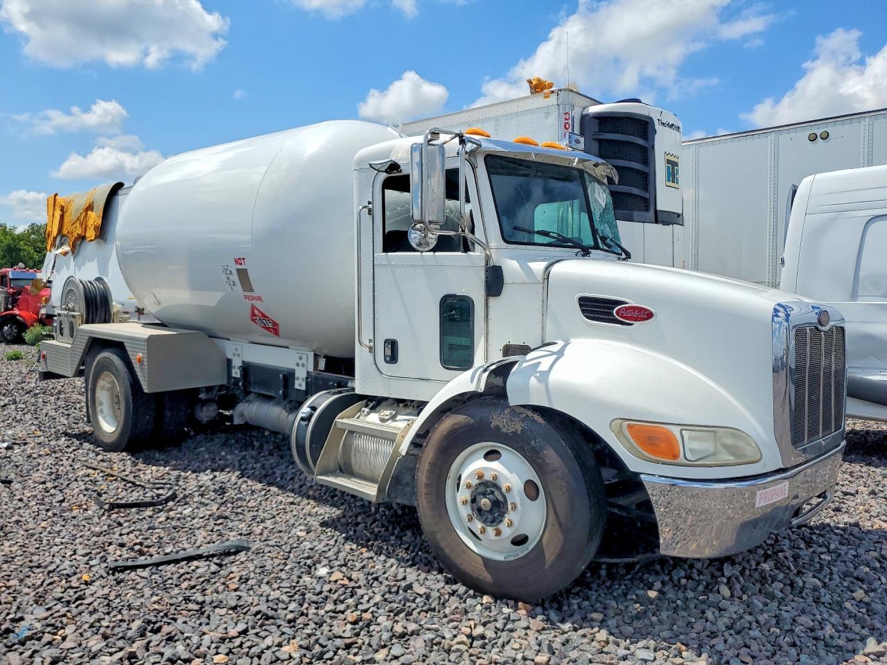 2011 PETERBILT 337 PROPANE DELIVERY TRUCK — Фото 4 из 13
