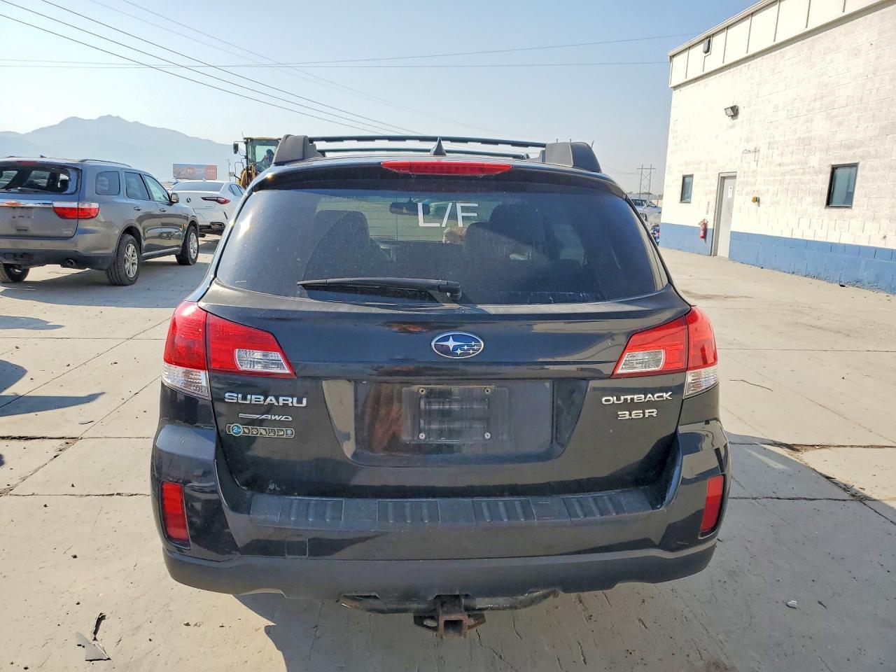2011 SUBARU OUTBACK 3.6R LIMITED — Фото 6 из 13