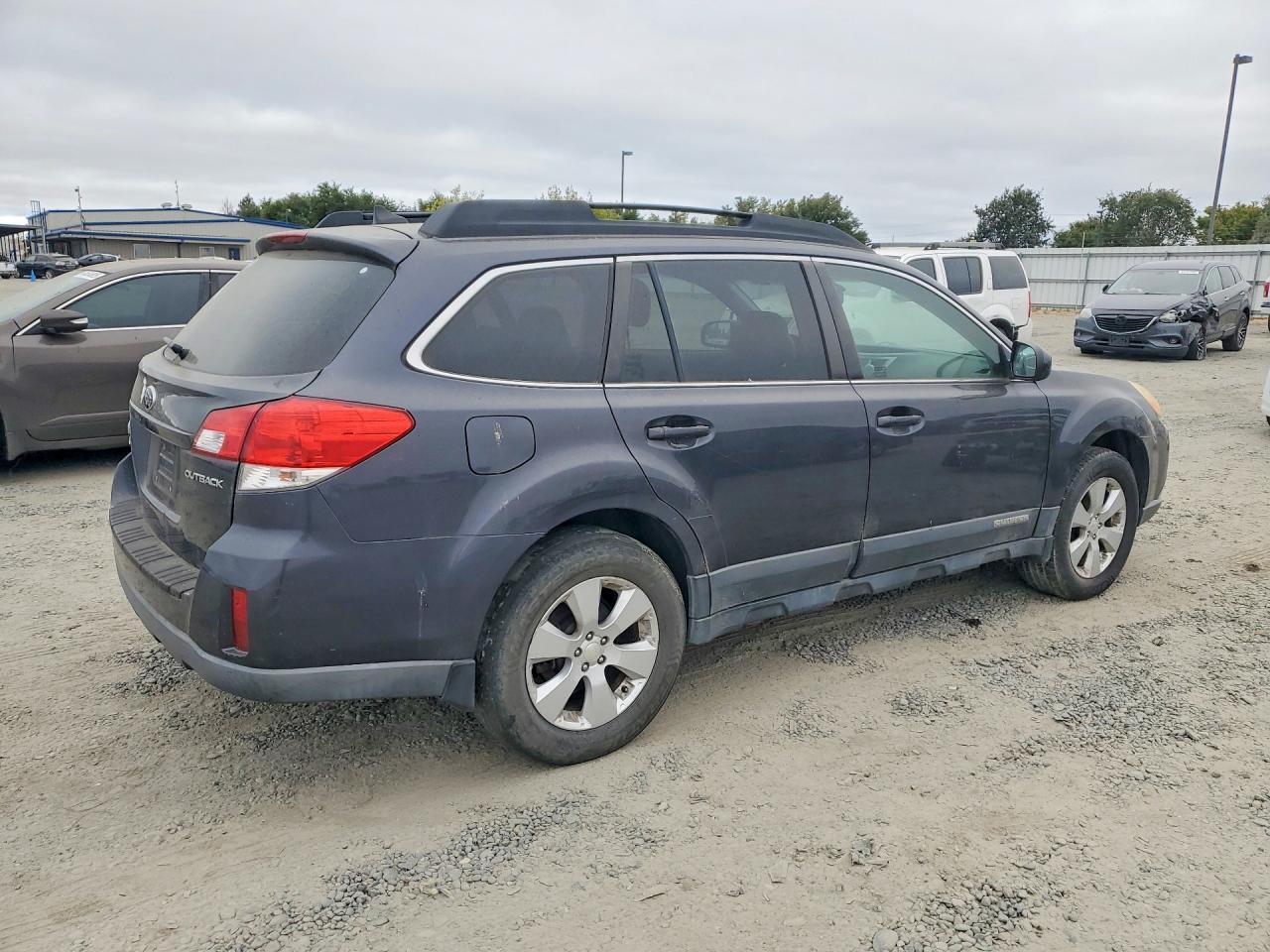 2011 SUBARU OUTBACK 2.5I LIMITED — Фото 3 из 12