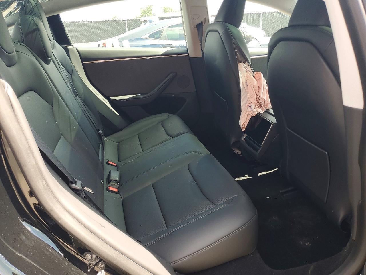 2025 TESLA MODEL 3 — Фото 10 из 12