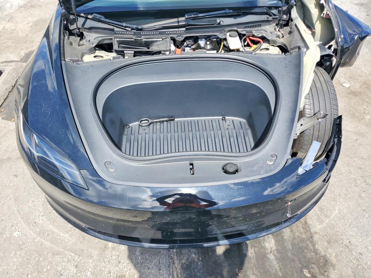 2025 TESLA MODEL 3 — Фото 11 из 12