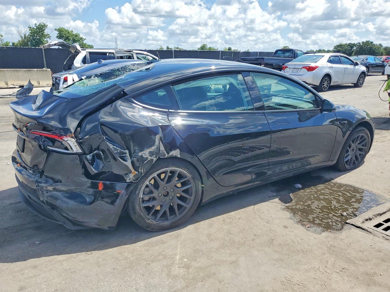 2025 TESLA MODEL 3 — Фото 3 из 12