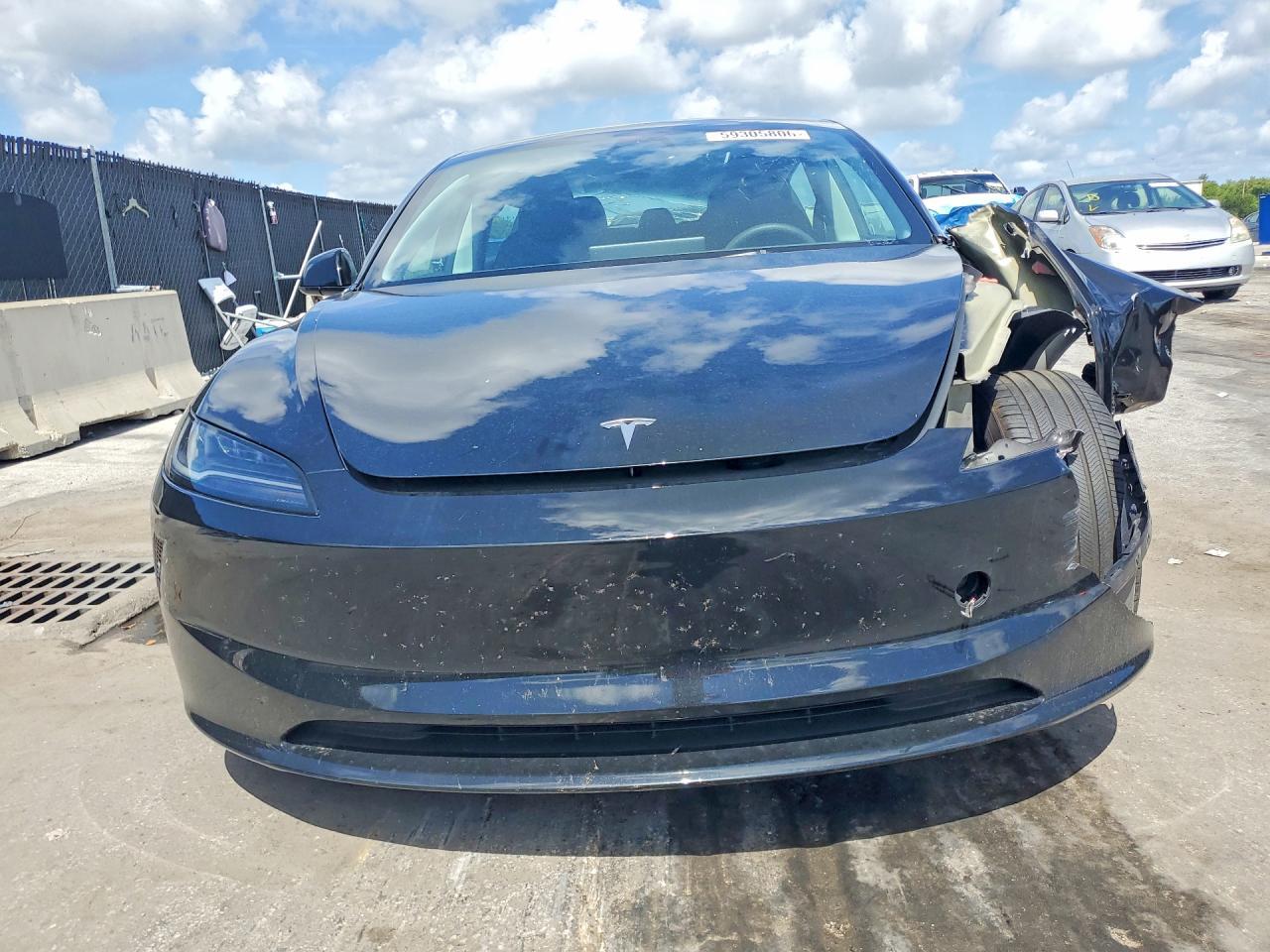 2025 TESLA MODEL 3 — Фото 5 из 12