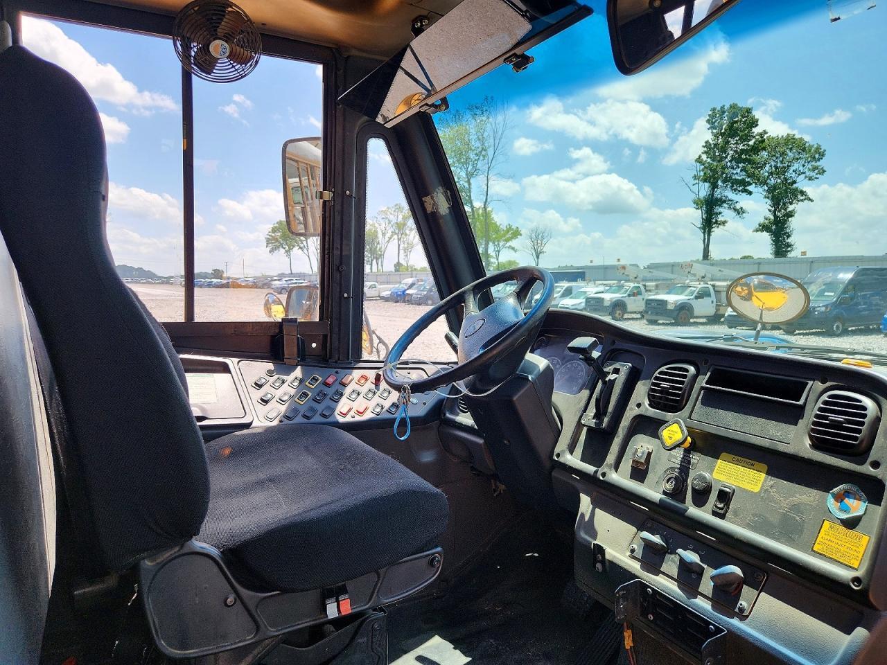 2011 THOMAS SAF-T-LINER C2 - SCHOOL BUS — Фото 5 из 10