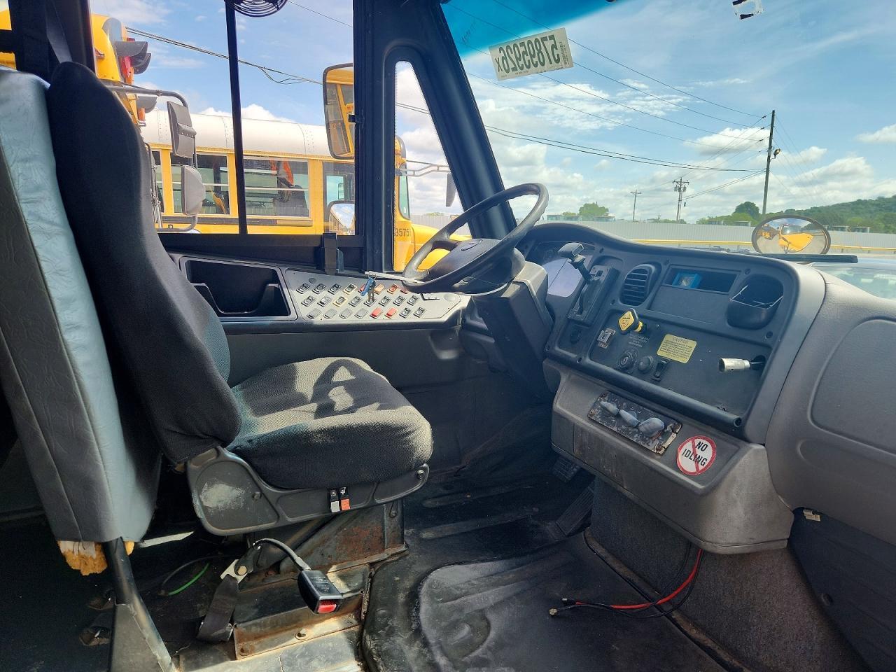 2011 THOMAS SAF-T-LINER C2 - SCHOOL BUS — Фото 5 из 10