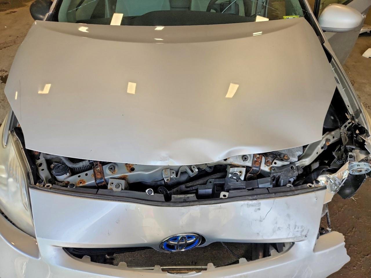 2011 TOYOTA PRIUS TWO — Фото 11 из 13