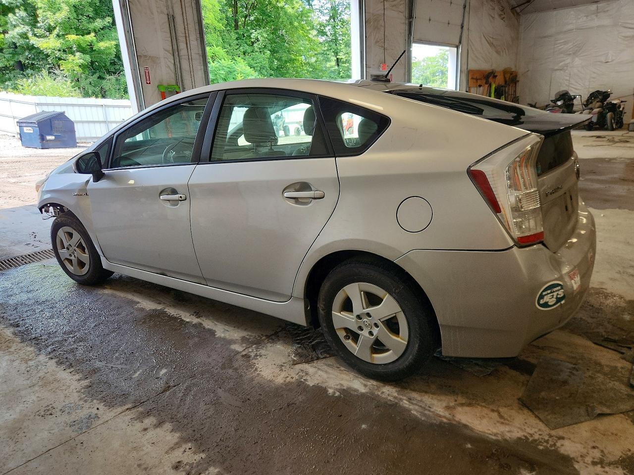 2011 TOYOTA PRIUS TWO — Фото 2 из 13