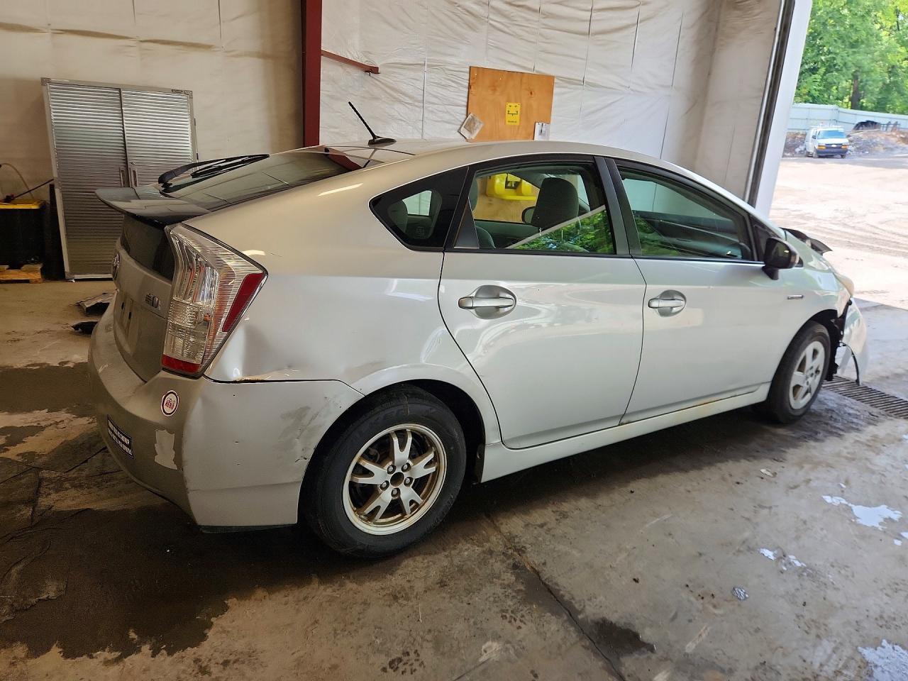 2011 TOYOTA PRIUS TWO — Фото 3 из 13
