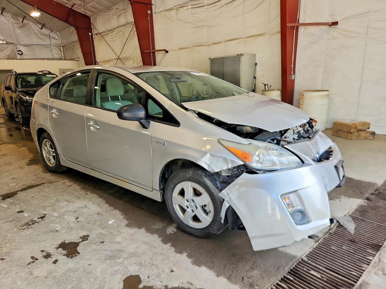 2011 TOYOTA PRIUS TWO — Фото 4 из 13