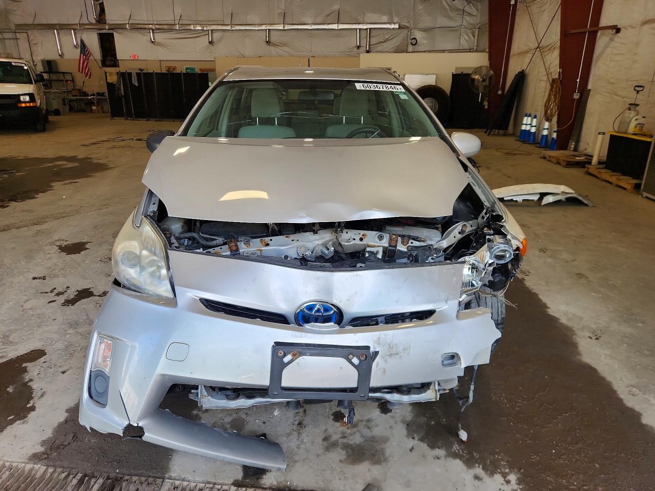 2011 TOYOTA PRIUS TWO — Фото 5 из 13