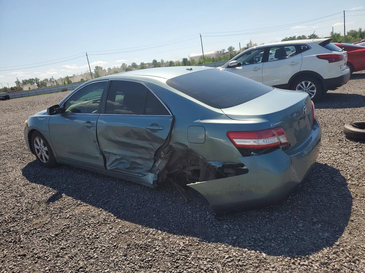 2011 TOYOTA CAMRY LE — Фото 2 из 13