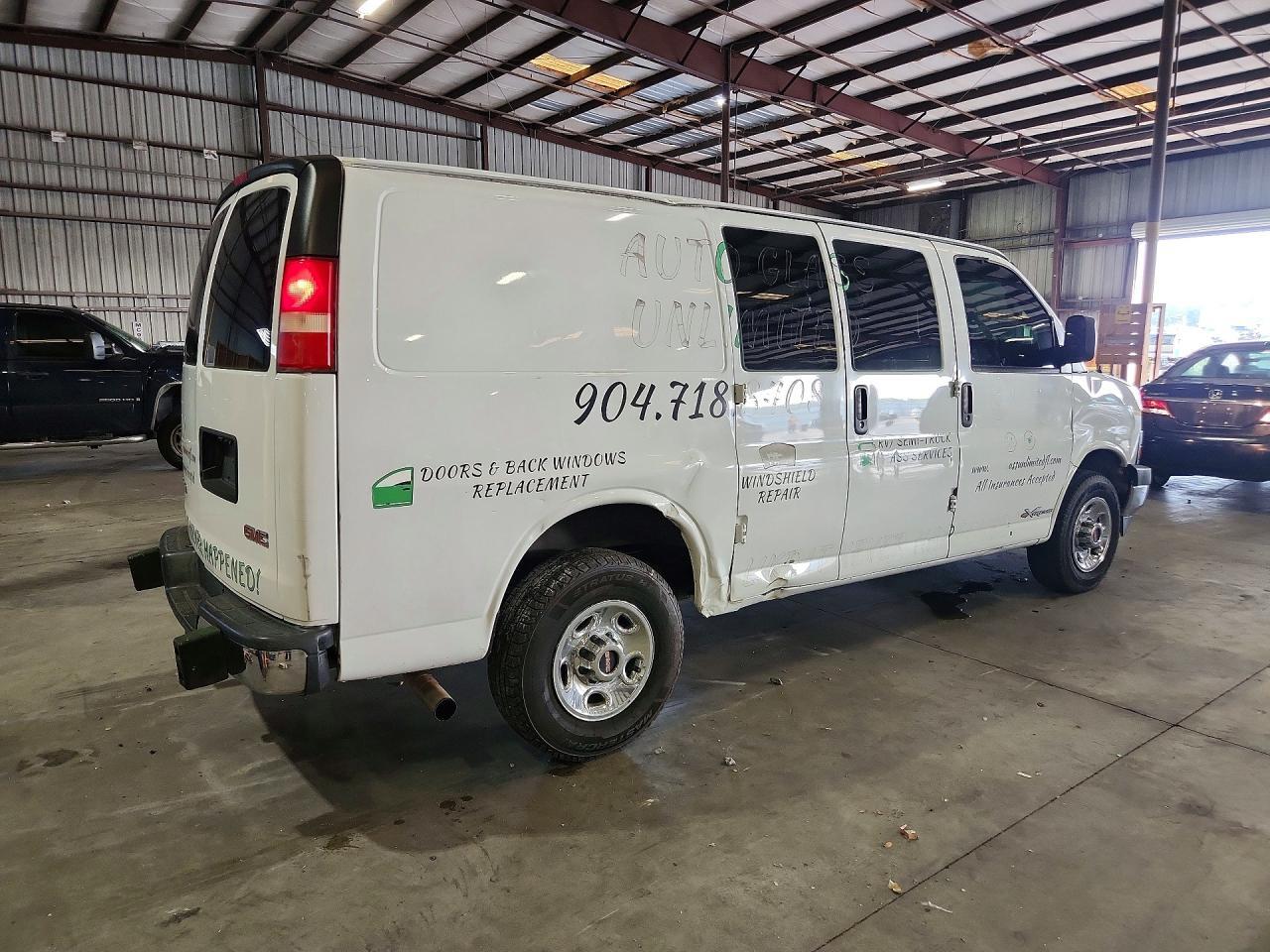 2017 GMC SAVANA G2500 — Фото 3 из 13