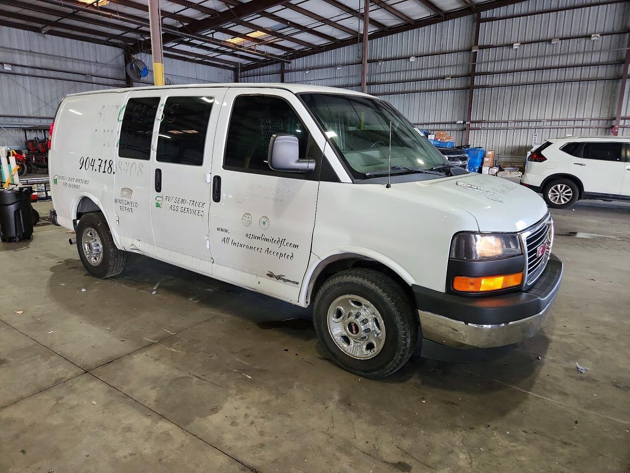 2017 GMC SAVANA G2500 — Фото 4 из 13