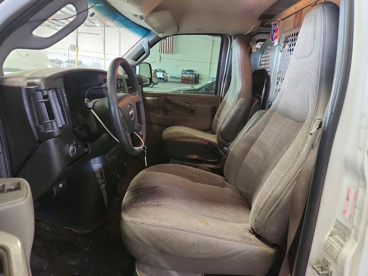 2017 GMC SAVANA G2500 — Фото 7 из 13