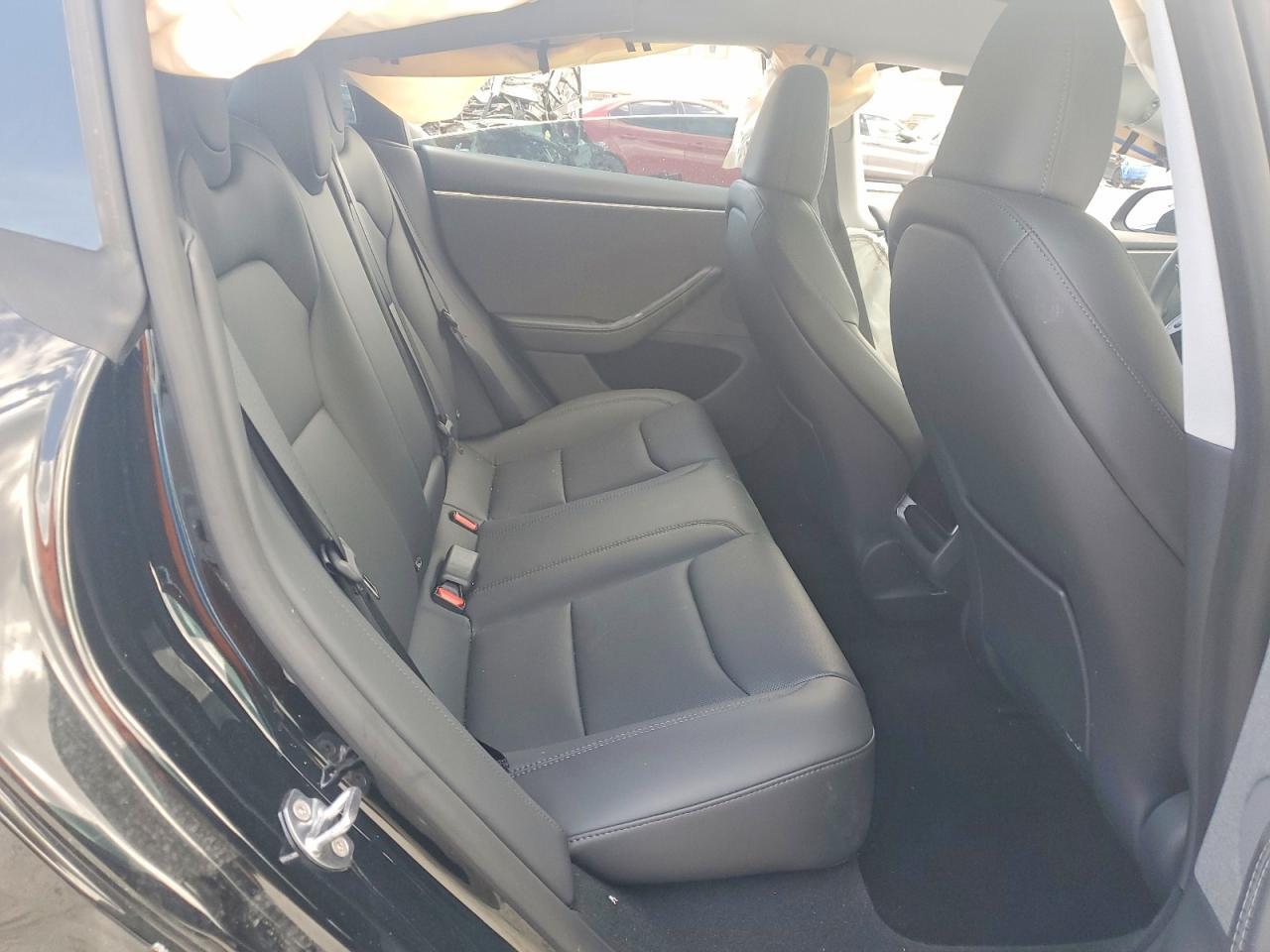 2025 TESLA MODEL 3 — Фото 10 из 12