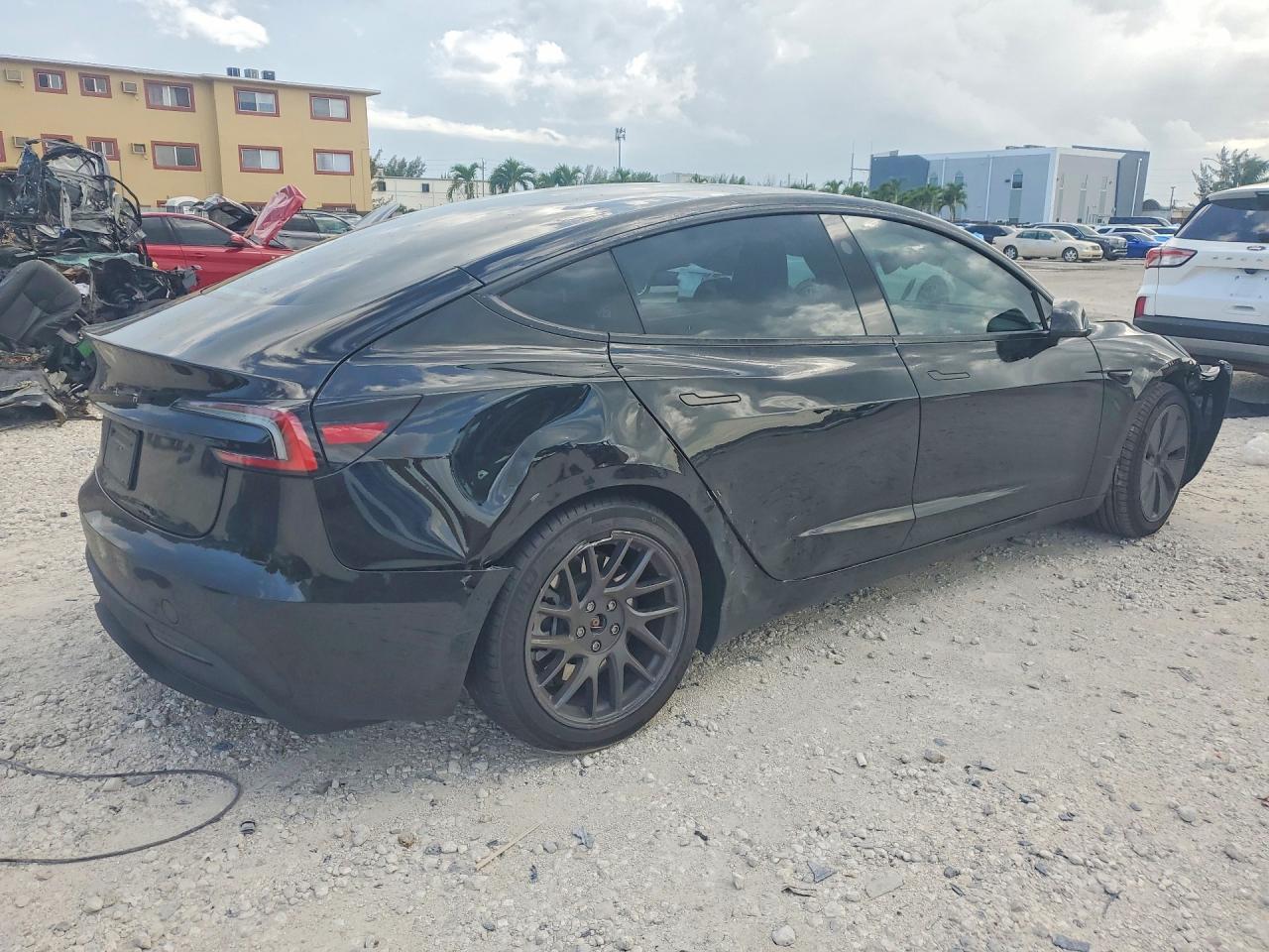 2025 TESLA MODEL 3 — Фото 3 из 12