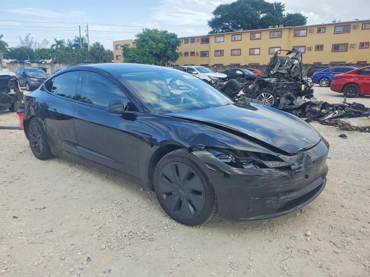 2025 TESLA MODEL 3 — Фото 4 из 12